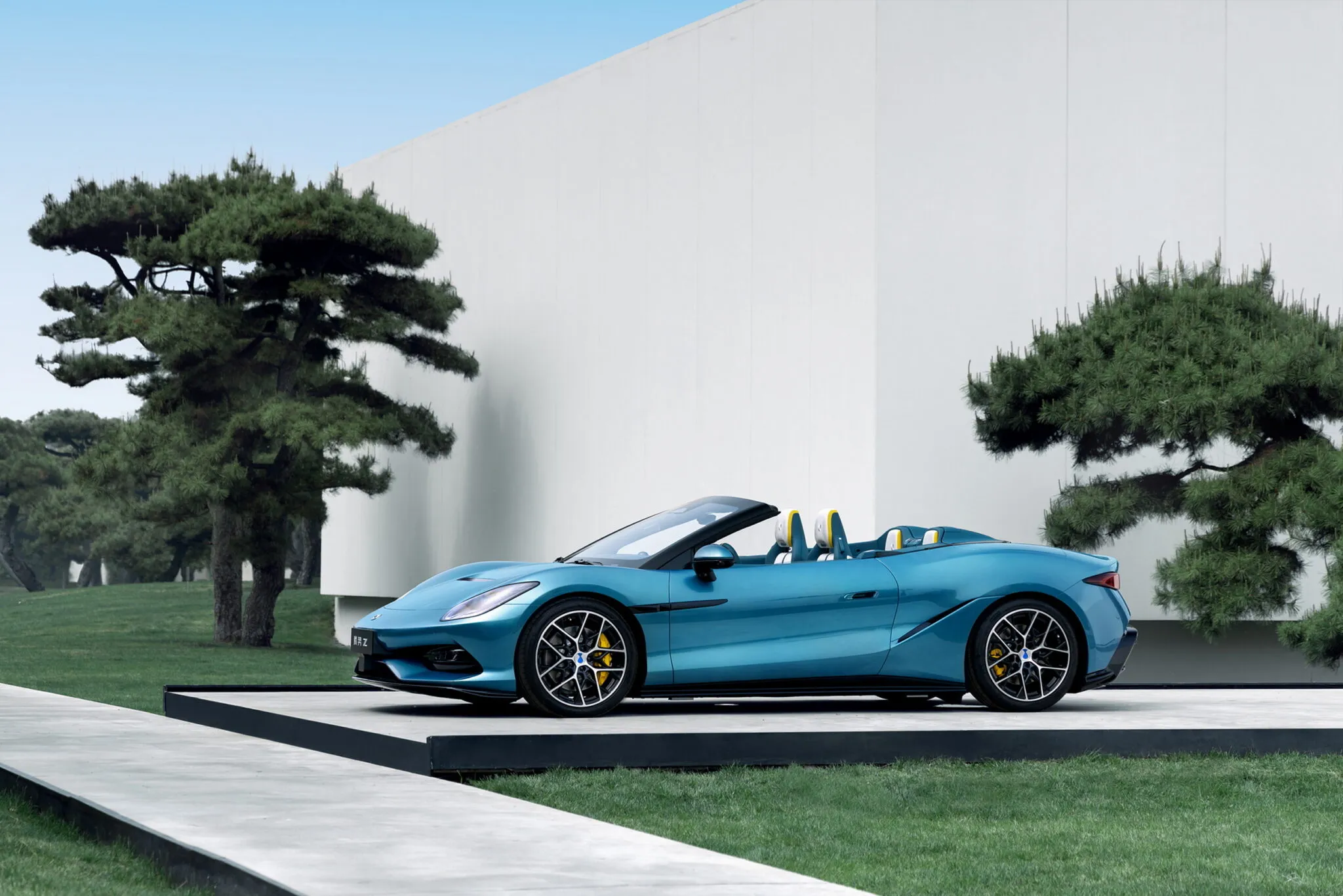 Denza-Z-Convertible-4-2048x1366