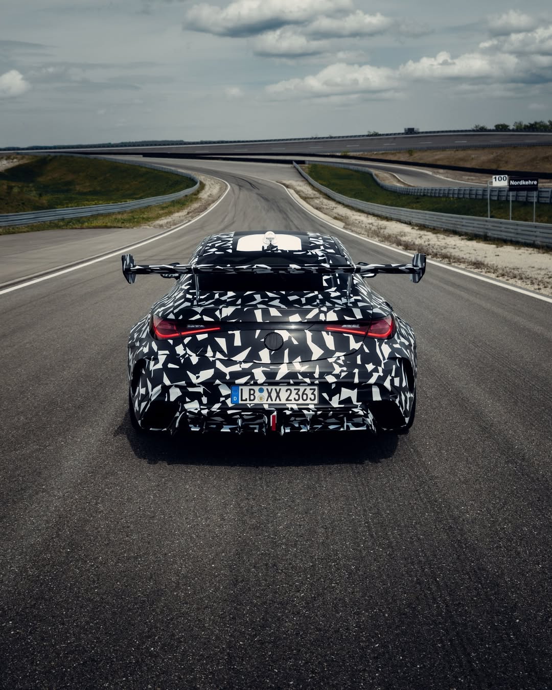 Performance, redefined in its latest wrap 👀Take a closer look at the Mythos in the making.#Merc (1)