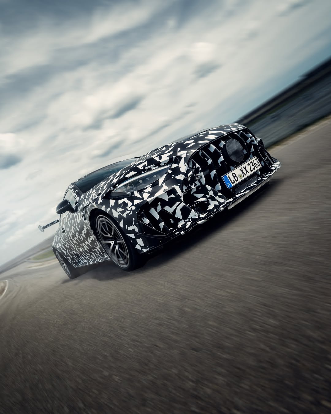 Performance, redefined in its latest wrap 👀Take a closer look at the Mythos in the making.#Merc