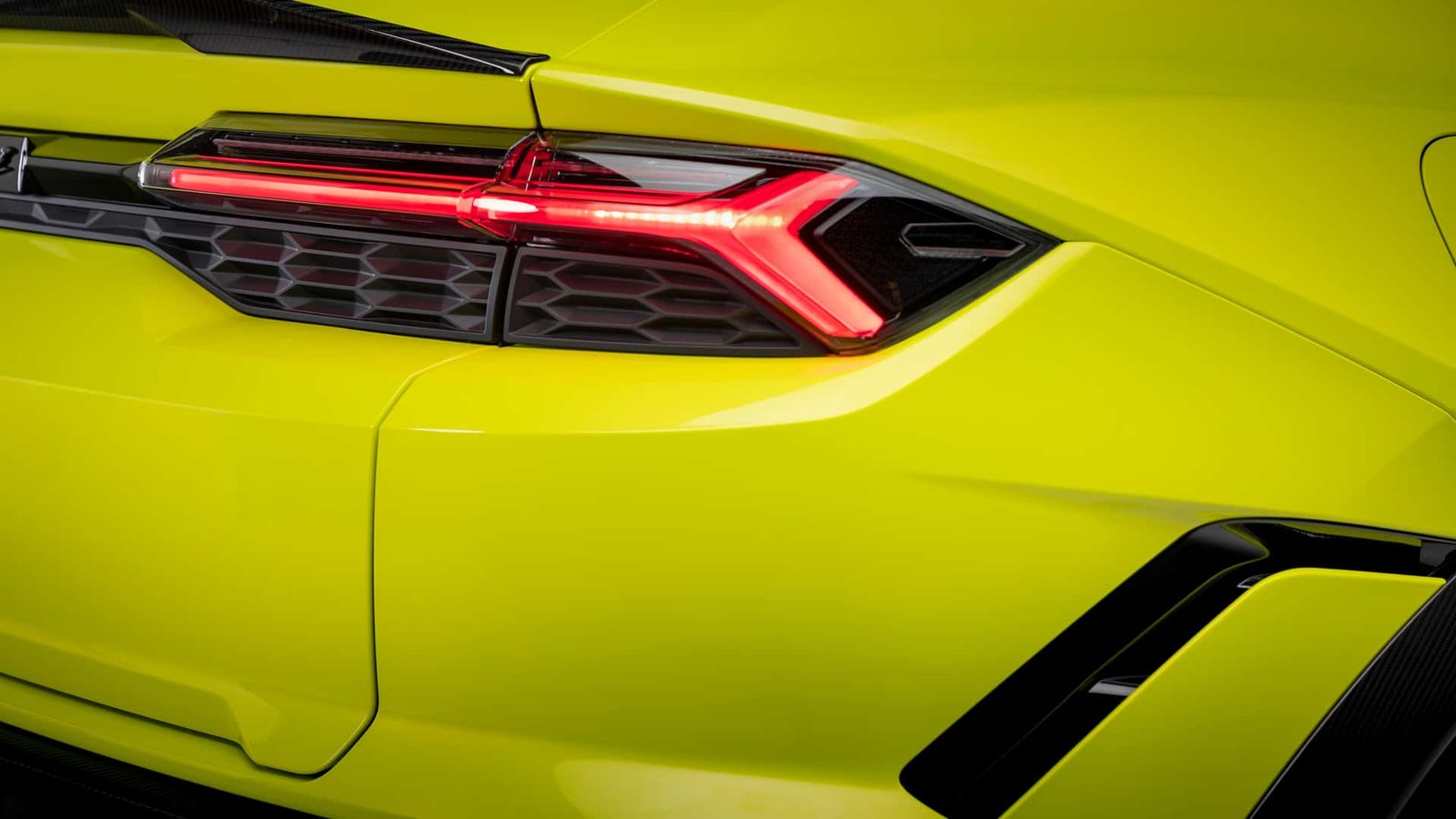 2027-lamborghini-urus-se-performante (30)