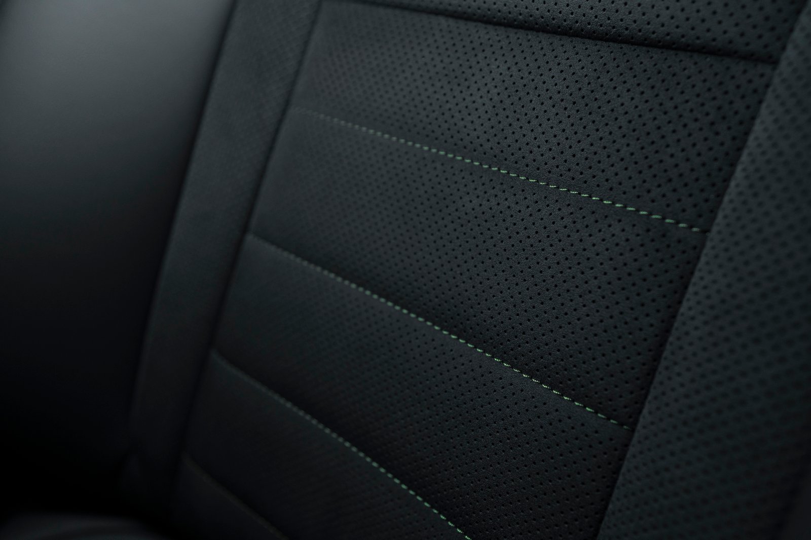 2027_Lexus-IS_Special-Appearance-Package_010